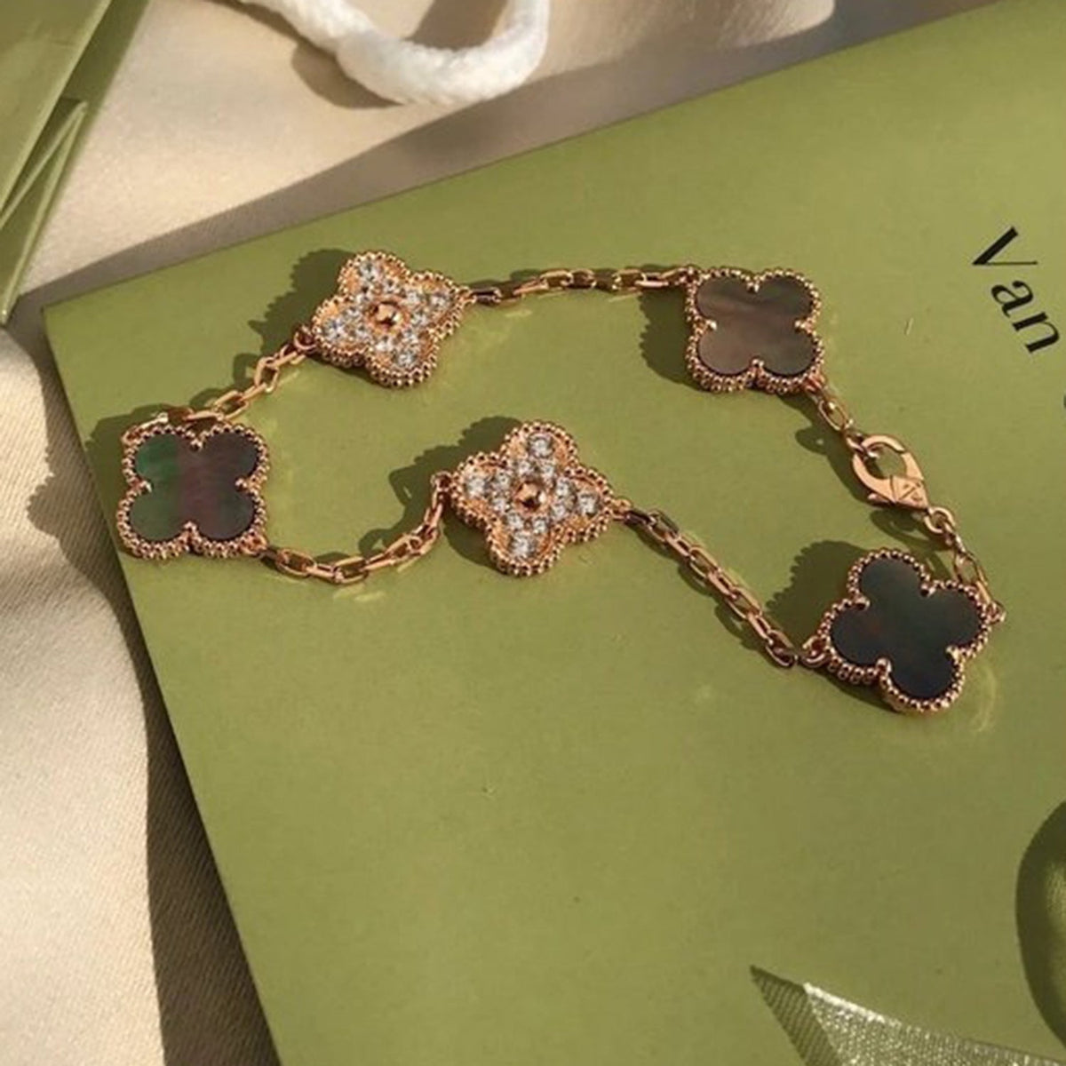 [⭐Hyrra Jewelry] CLOVER 5 MOTIF GRAY MOP BRACELET COLLECTION