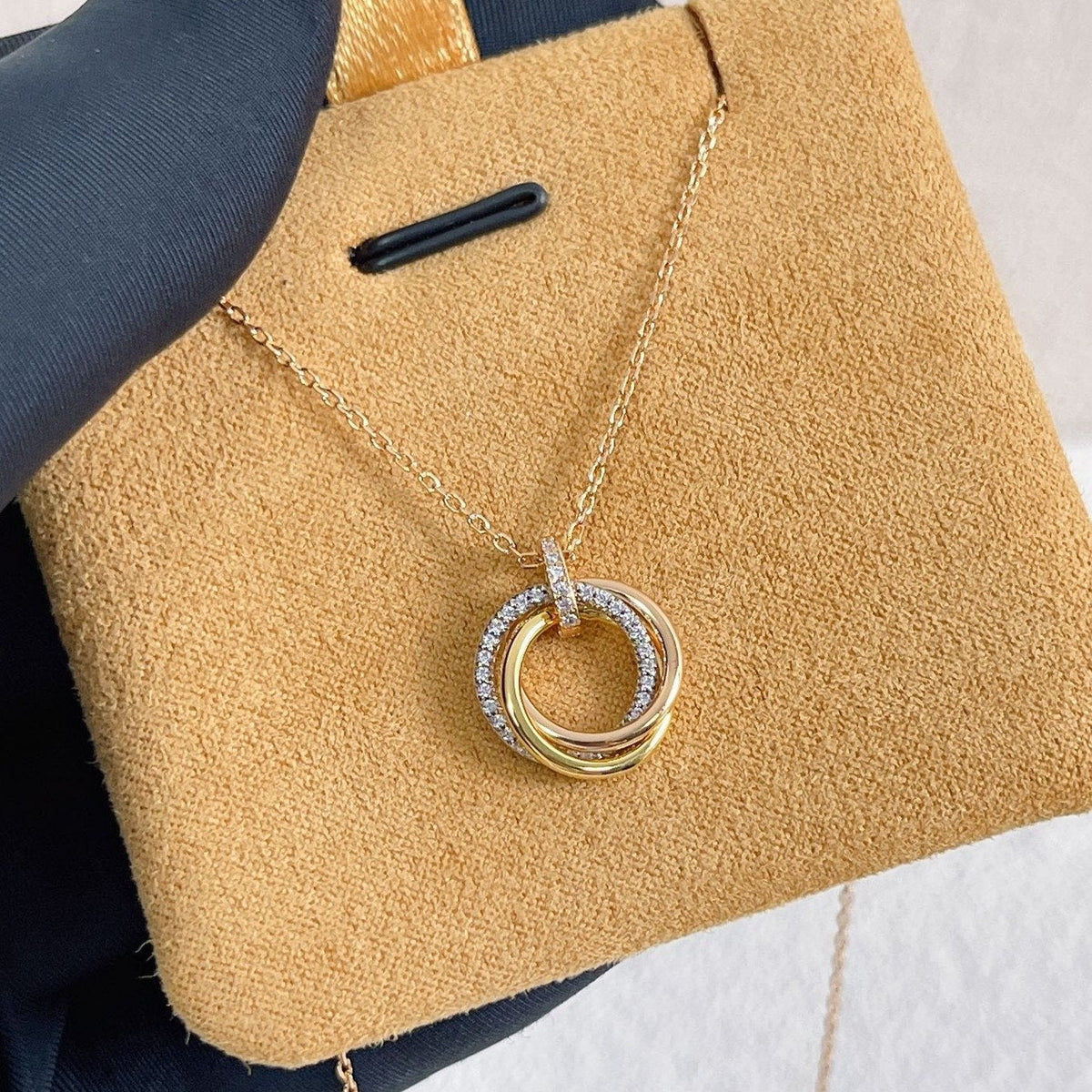 [⭐Hyrra Jewelry]TRINITY NECKLACE SILVER GOLD PINK GOLD DIAMONDS