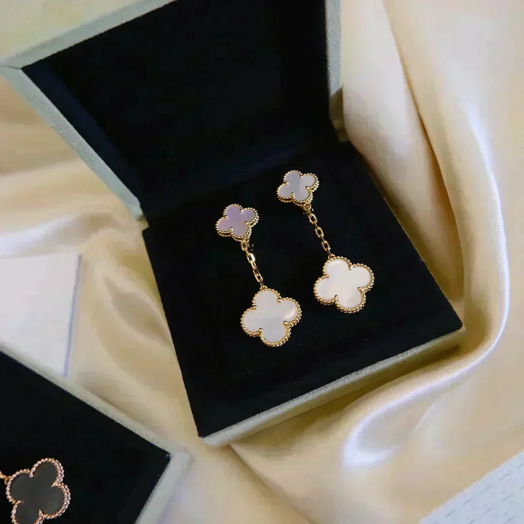 [⭐Hyrra Jewelry]CLOVER 2 MOTIF WHITE MOP EARRINGS