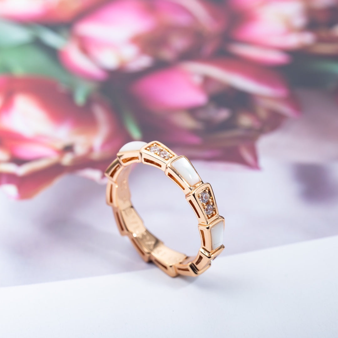 [⭐Hyrra Jewelry]SERPENTI RING PINK GOLD DIAMOND MOP 3MM