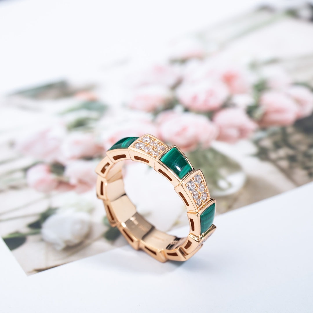 [⭐Hyrra Jewelry]SERPENTI RING PINK GOLD MALACHITE DIAMOND PAVED 4MM