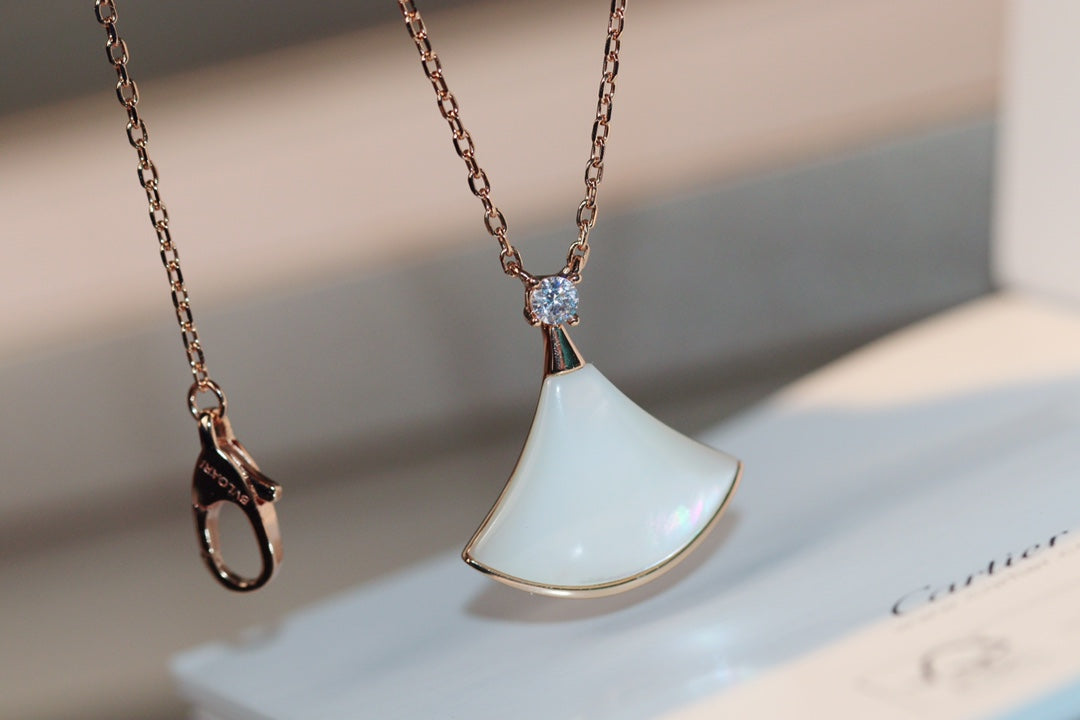 [⭐Hyrra Jewelry]DREAM NECKLACE WHITE MOP PINK GOLD 1 DIAMOND