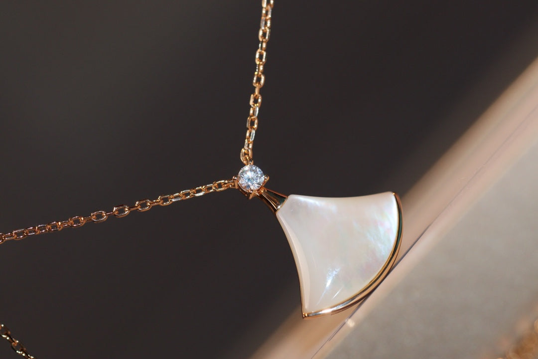 [⭐Hyrra Jewelry]DREAM NECKLACE WHITE MOP PINK GOLD 1 DIAMOND