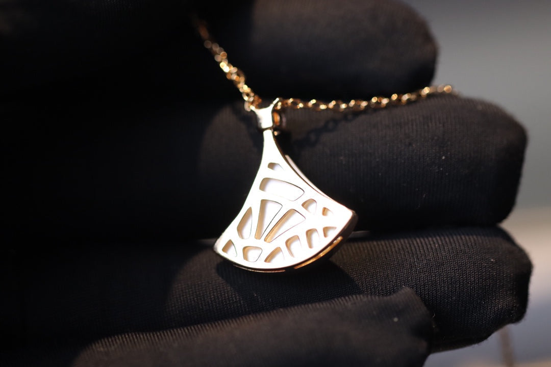 [⭐Hyrra Jewelry]DREAM NECKLACE WHITE MOP PINK GOLD 1 DIAMOND