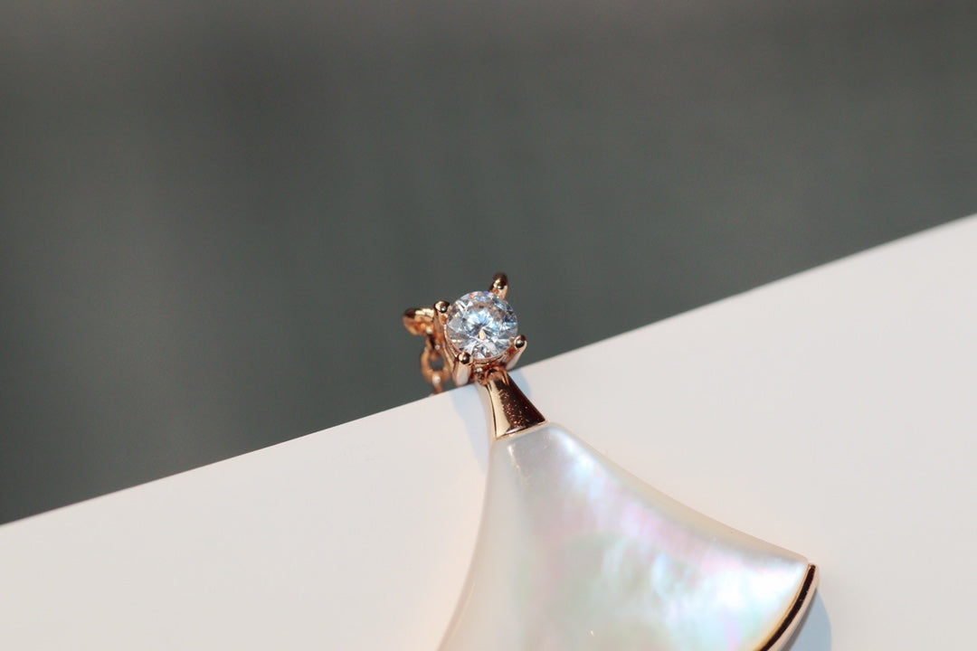 [⭐Hyrra Jewelry]DREAM NECKLACE WHITE MOP PINK GOLD 1 DIAMOND