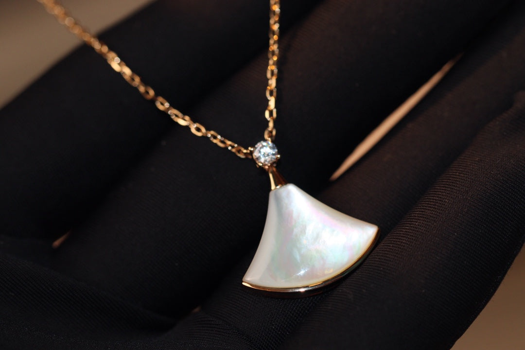 [⭐Hyrra Jewelry]DREAM NECKLACE WHITE MOP PINK GOLD 1 DIAMOND