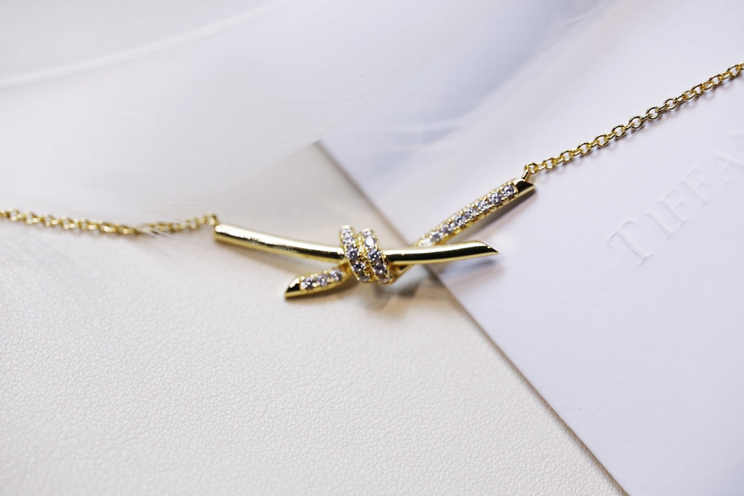 [Hyrra Jewelry]KNOT NECKLACE GOLD DIAMONDS