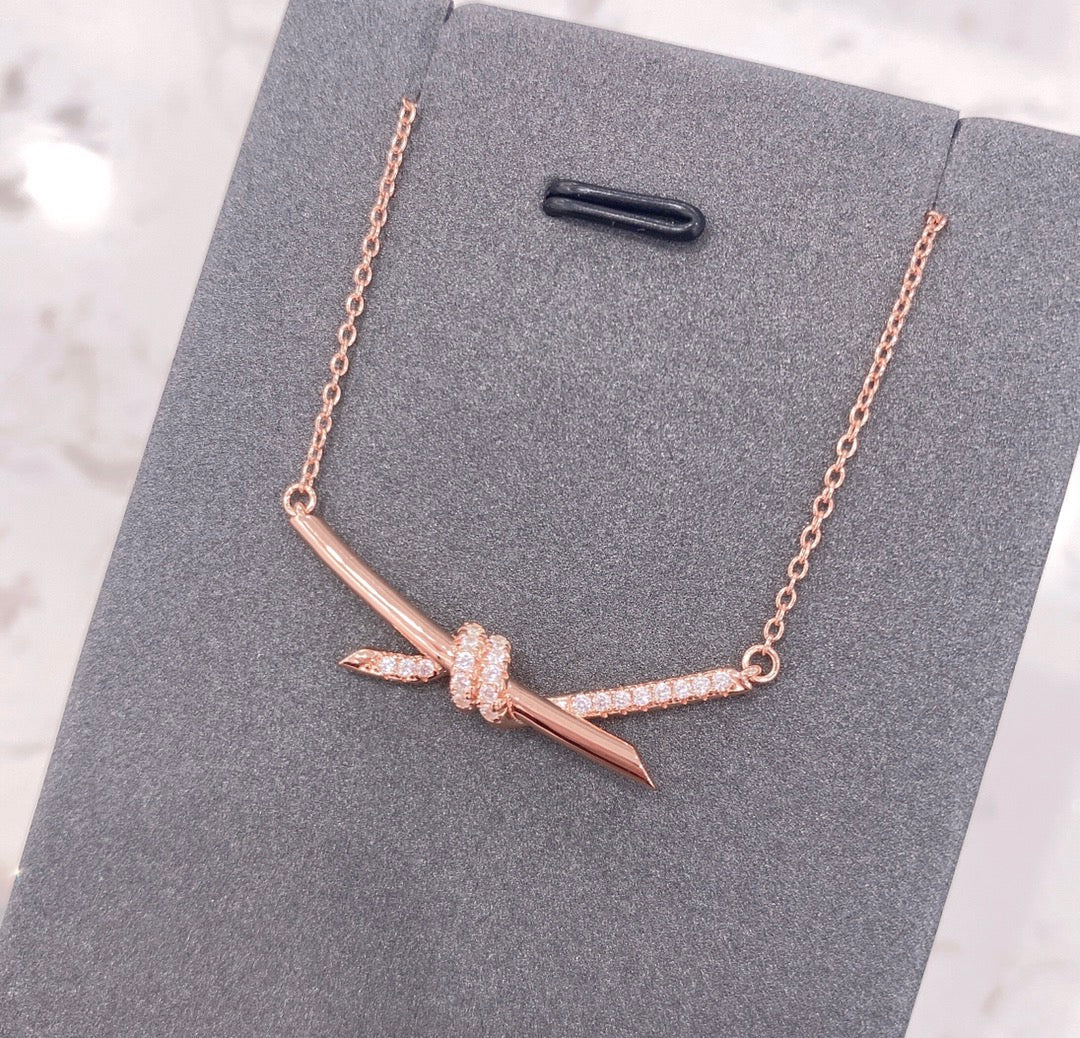 [Hyrra Jewelry]KNOT NECKLACE DIAMONDS
