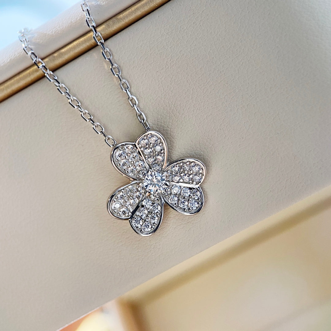 [⭐Hyrra Jewelry]CLOVER DIAMOND NECKLACE SILVER