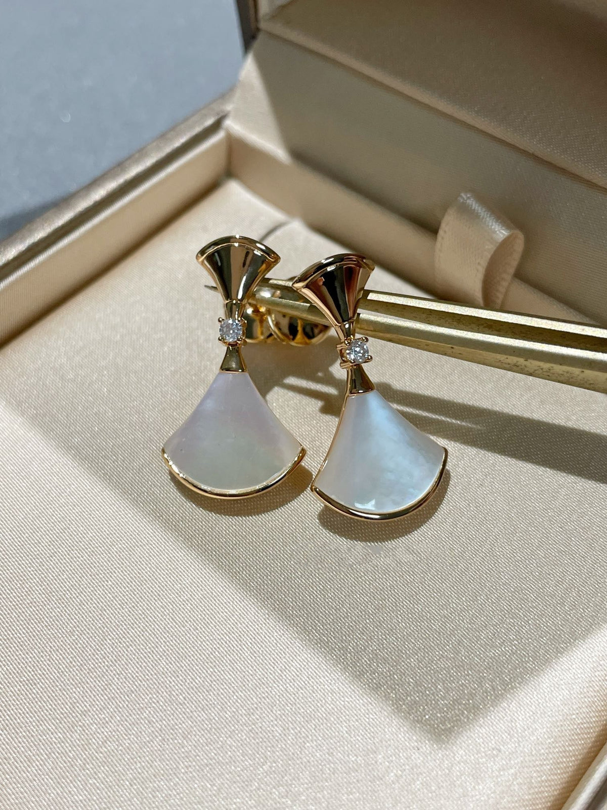 [⭐Hyrra Jewelry]DREAM MOP 1 DIAMOND EARRINGS