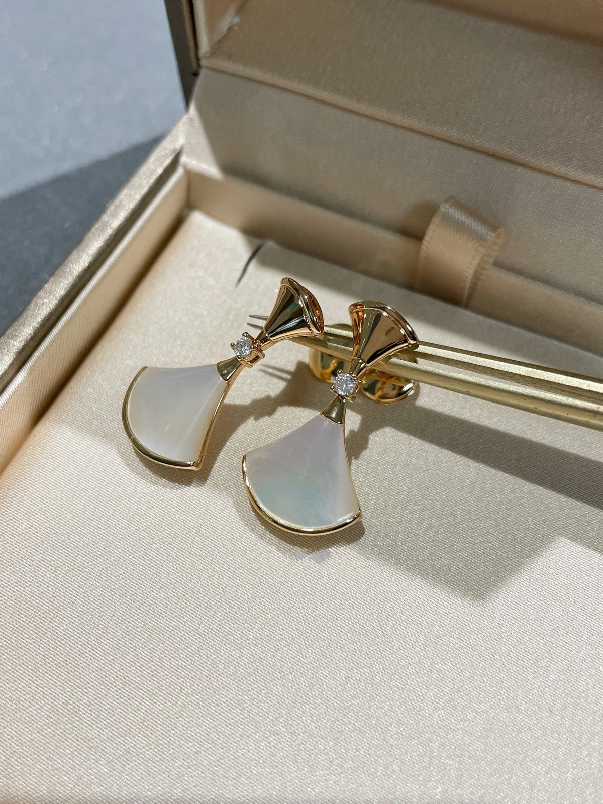 [⭐Hyrra Jewelry]DREAM MOP 1 DIAMOND EARRINGS