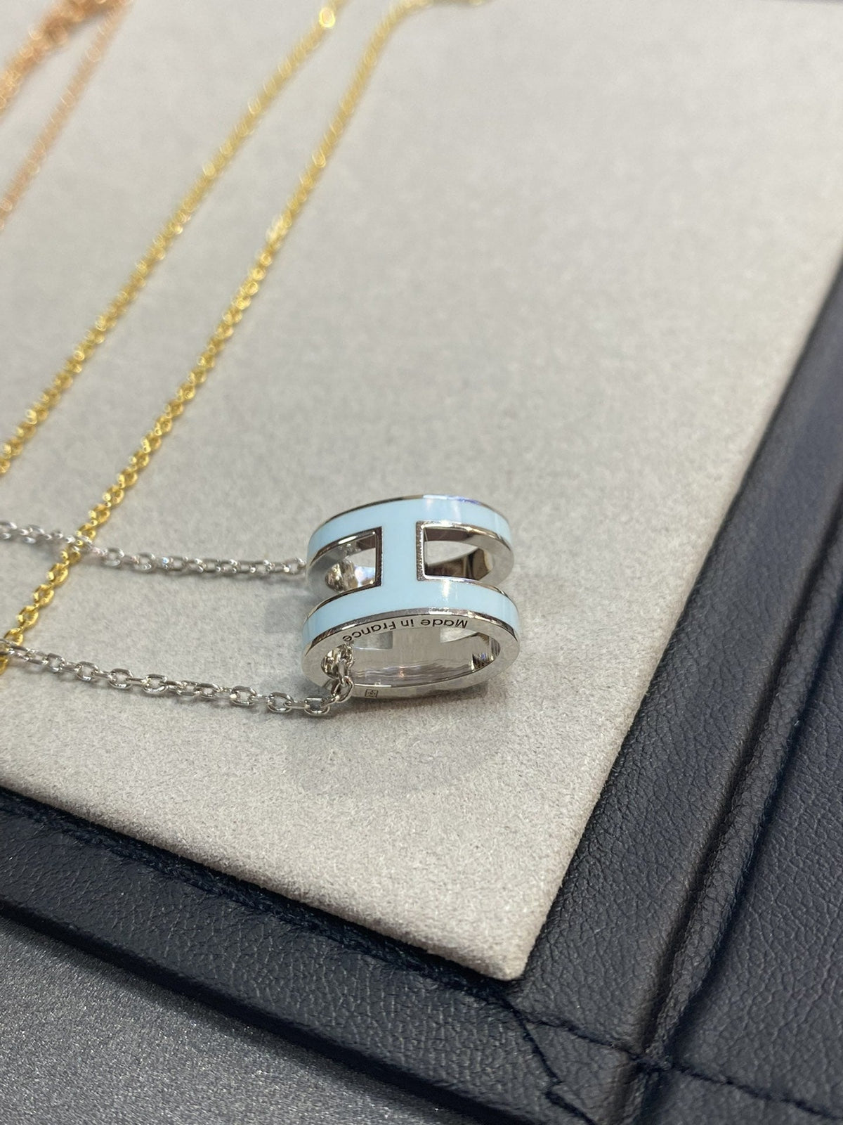 [⭐Hyrra Jewelry]POP H LIGHT BLUE NECKLACE