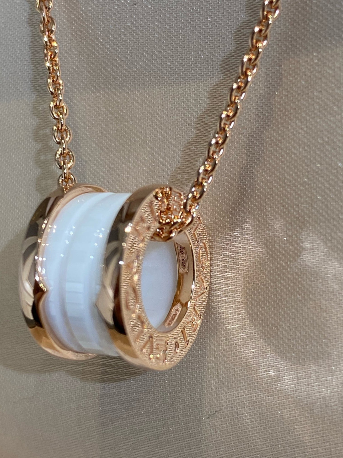 [⭐Hyrra Jewelry]ZERO 1 WHITE CERAMIC PINK GOLD NECKLACE
