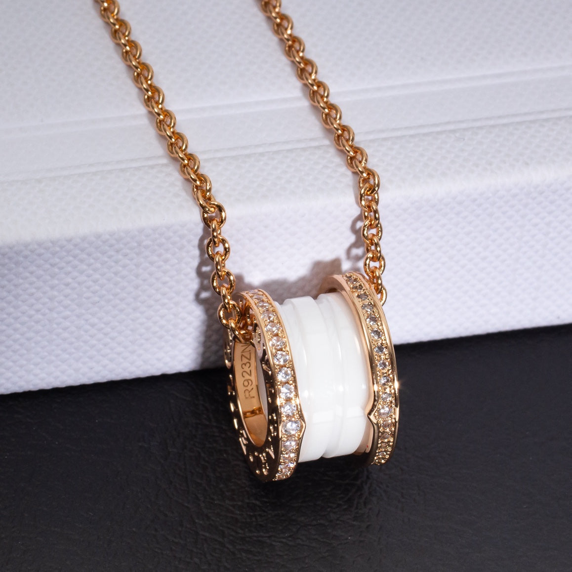 [⭐Hyrra Jewelry]ZERO 1 WHITE CERAMIC PINK GOLD DIAMOND NECKLACE