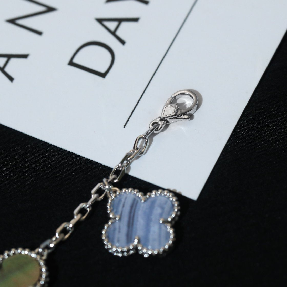 [⭐Hyrra Jewelry]CLOVER BRACELET 5 MOTIFS MOP CHALCEDONY SILVER
