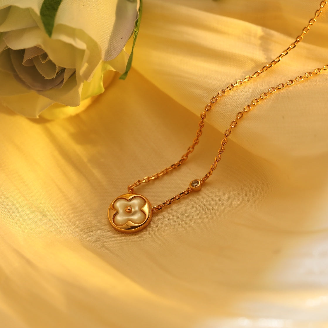 [⭐Hyrra Jewelry]SUN PEDANT PINK GOLD 1 DIAMOND NECKLACE