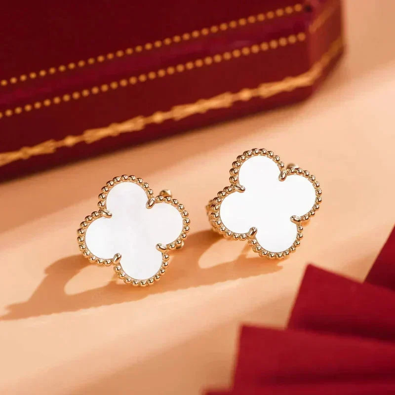 [⭐Hyrra Jewelry]CLOVER MEDIUM 1 MOTIFS  WHITE MOP STUD EARRINGS