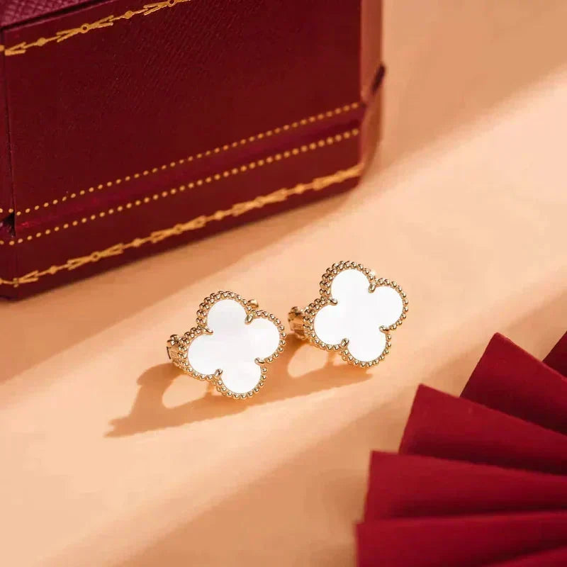 [⭐Hyrra Jewelry]CLOVER MEDIUM 1 MOTIFS  WHITE MOP STUD EARRINGS
