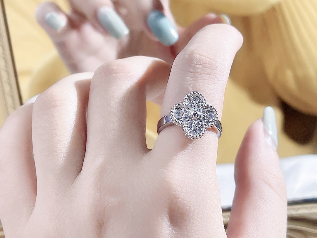 [⭐Hyrra Jewelry]CLOVER DIAMOND RING