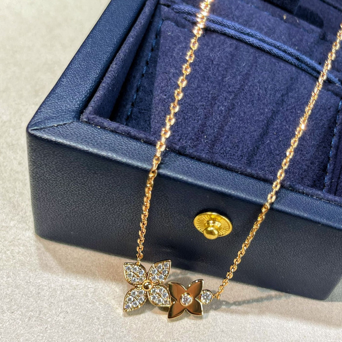 [⭐Hyrra Jewelry]STAR BLOSSOM NECKLACE PINK GOLD DIAMONDS