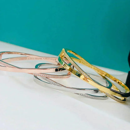 [Hyrra Jewelry]NARROW HINGED BANGLEIN WITH DIAMONDS SMALL