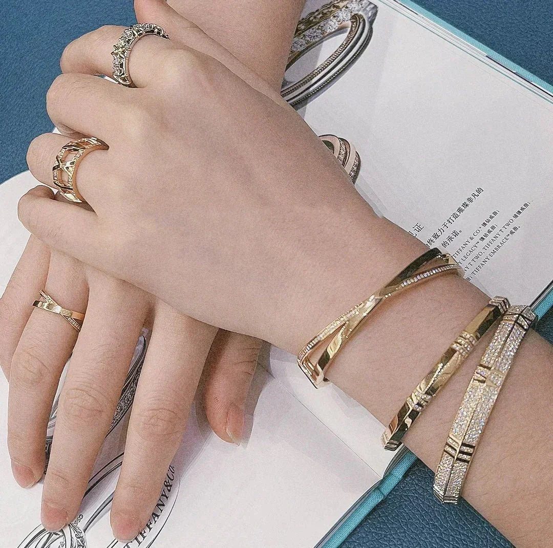 [Hyrra Jewelry]NARROW HINGED BANGLEIN WITH DIAMONDS SMALL
