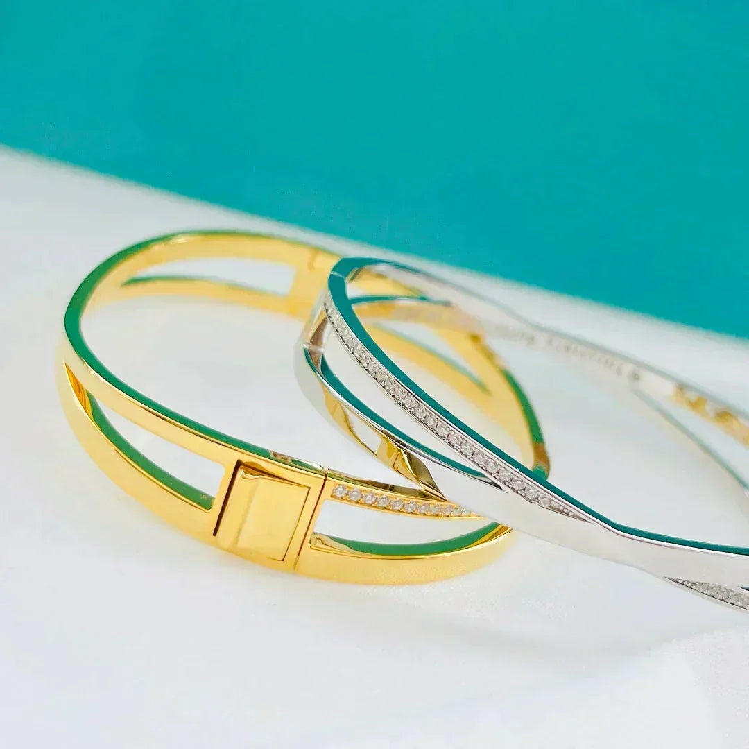 [Hyrra Jewelry]NARROW HINGED BANGLEIN WITH DIAMONDS SMALL