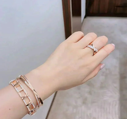 [Hyrra Jewelry]NARROW HINGED BANGLEIN WITH DIAMONDS SMALL