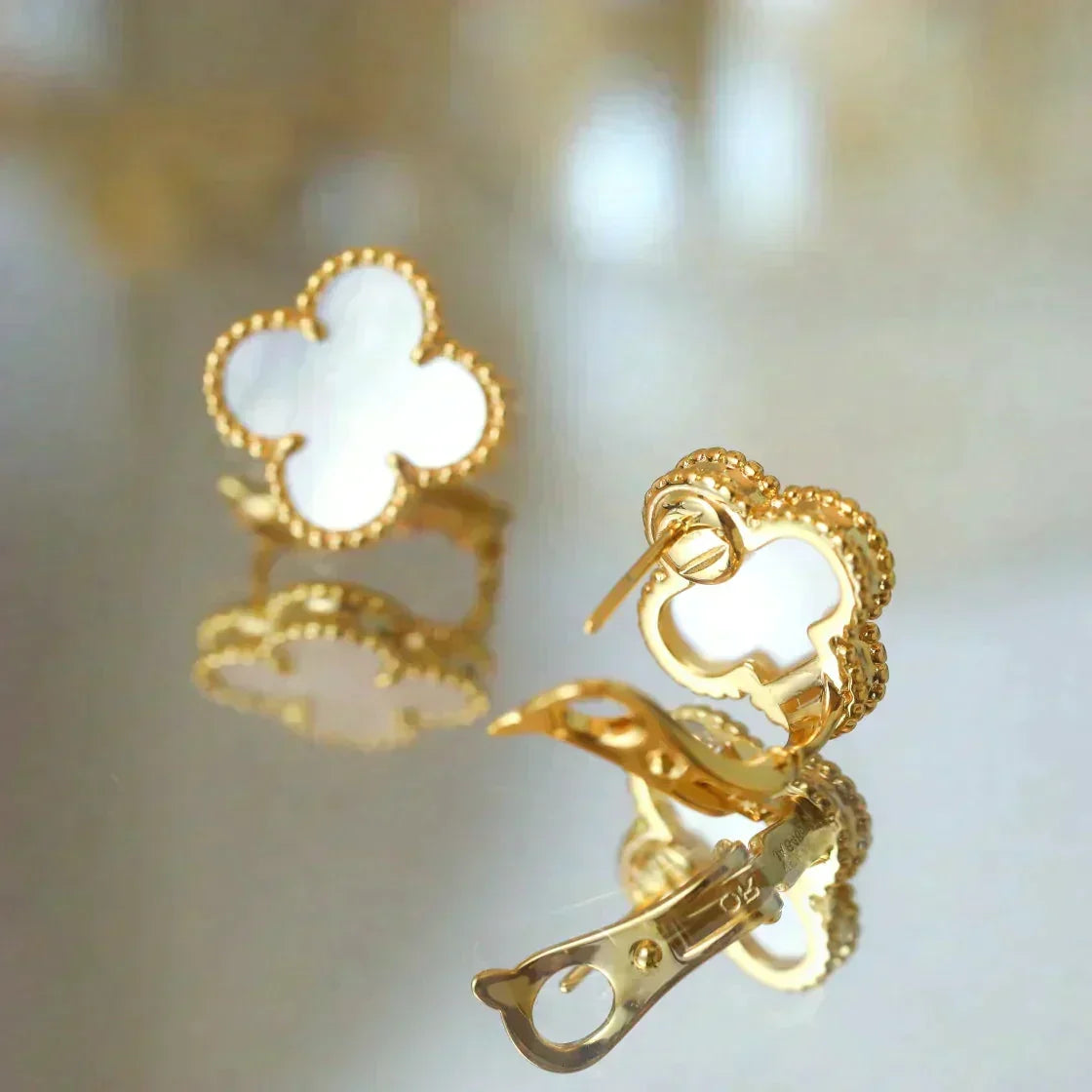 [⭐Hyrra Jewelry]CLOVER MEDIUM 1 MOTIFS  WHITE MOP STUD EARRINGS