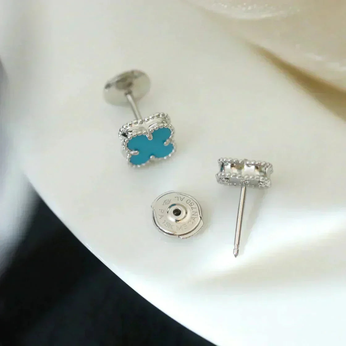 [⭐Hyrra Jewelry]CLOVER MINI 9.5MM ONYX STUD EARRINGS SILVER