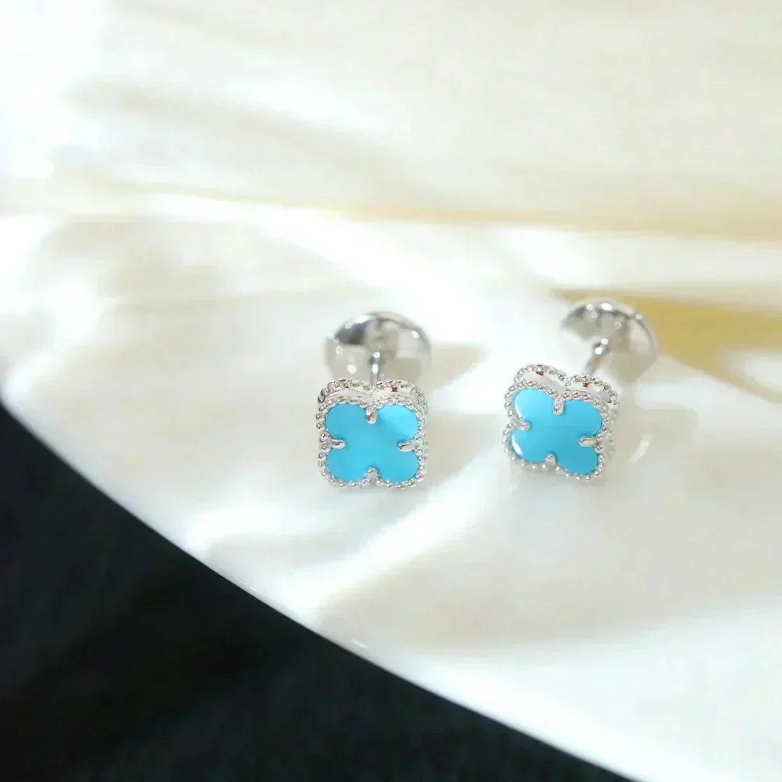 [⭐Hyrra Jewelry]CLOVER MINI 9.5MM ONYX STUD EARRINGS SILVER