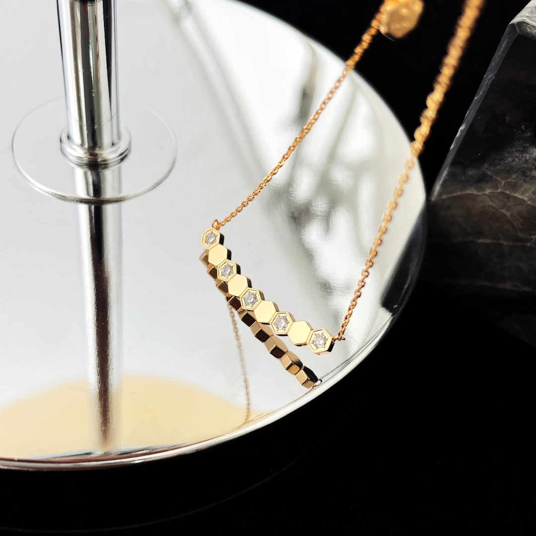 [⭐Hyrra Jewelry]BEE MY LOVE DIAMOND NECKLACE