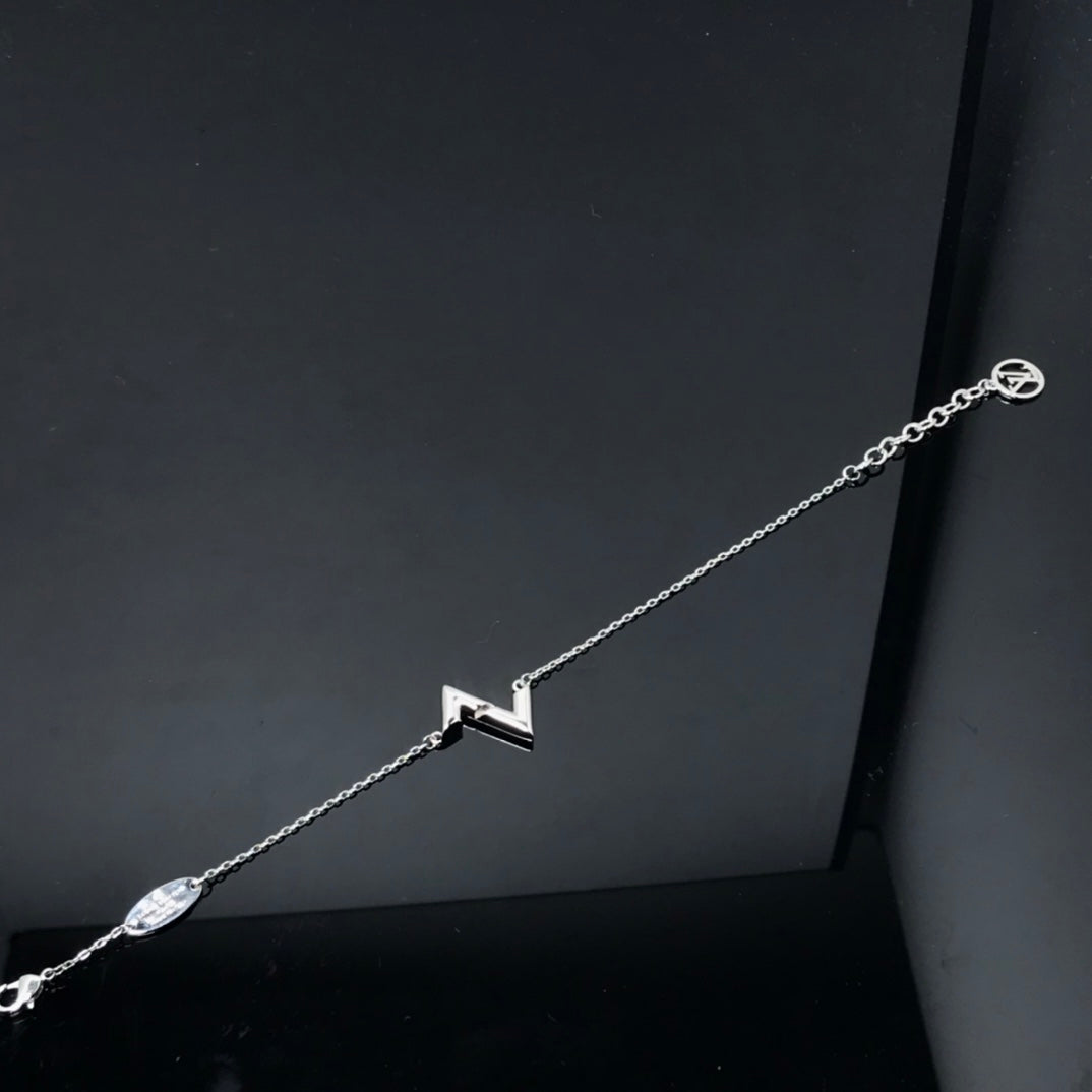 [⭐Hyrra Jewelry]VOLT LV LOGO BRACELET