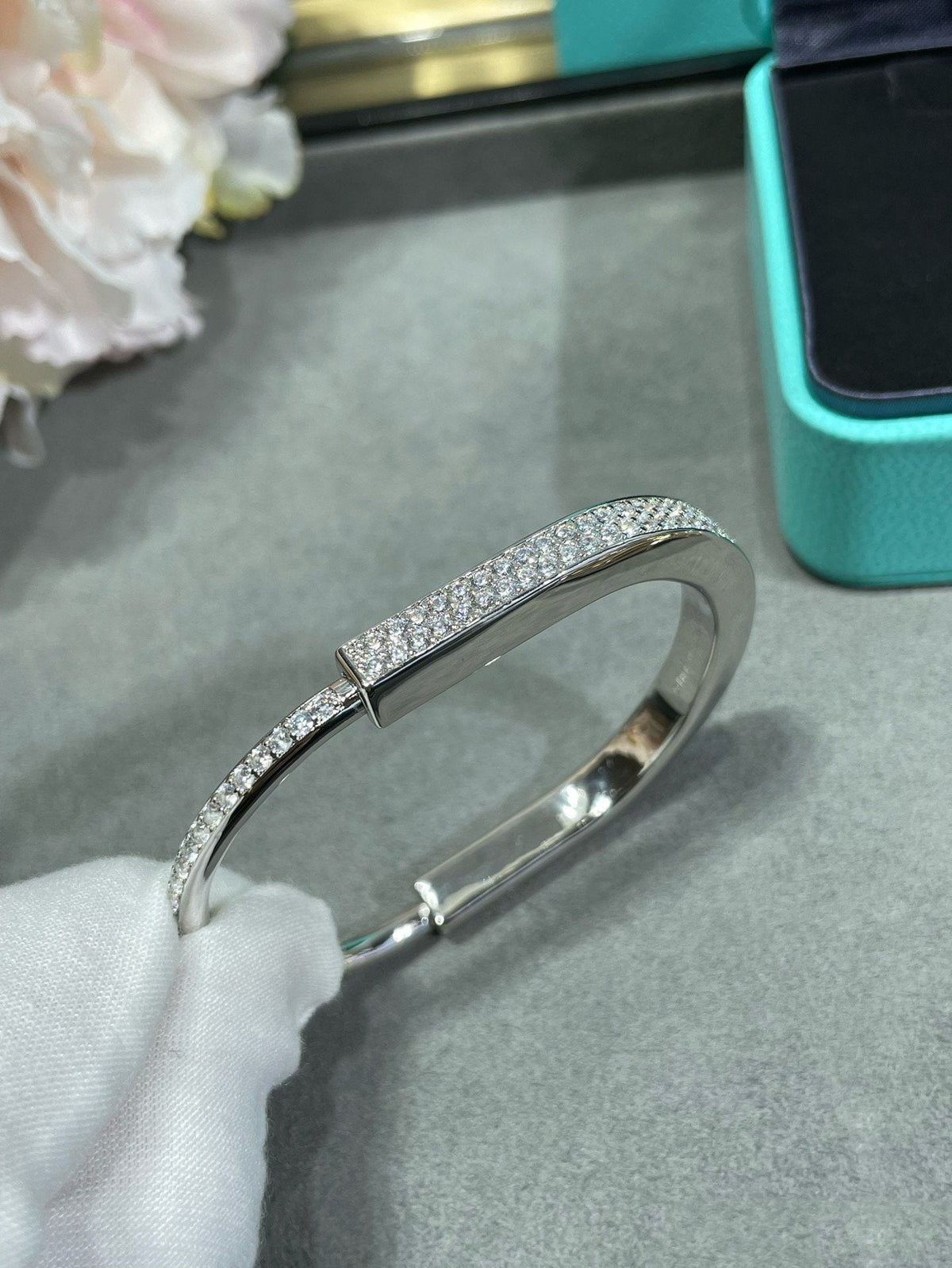 [Hyrra Jewelry]LOCK BRACELET DIAMOND PAVED