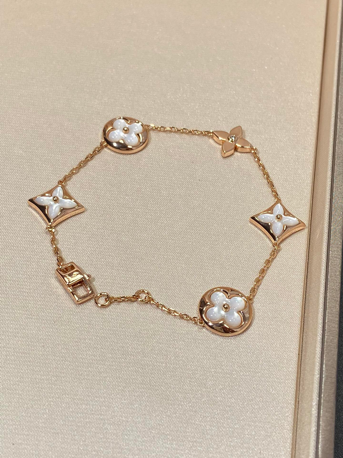 [⭐Hyrra Jewelry]STAR AND SUN 5 MOTIF MOP PINK GOLD BRACELET