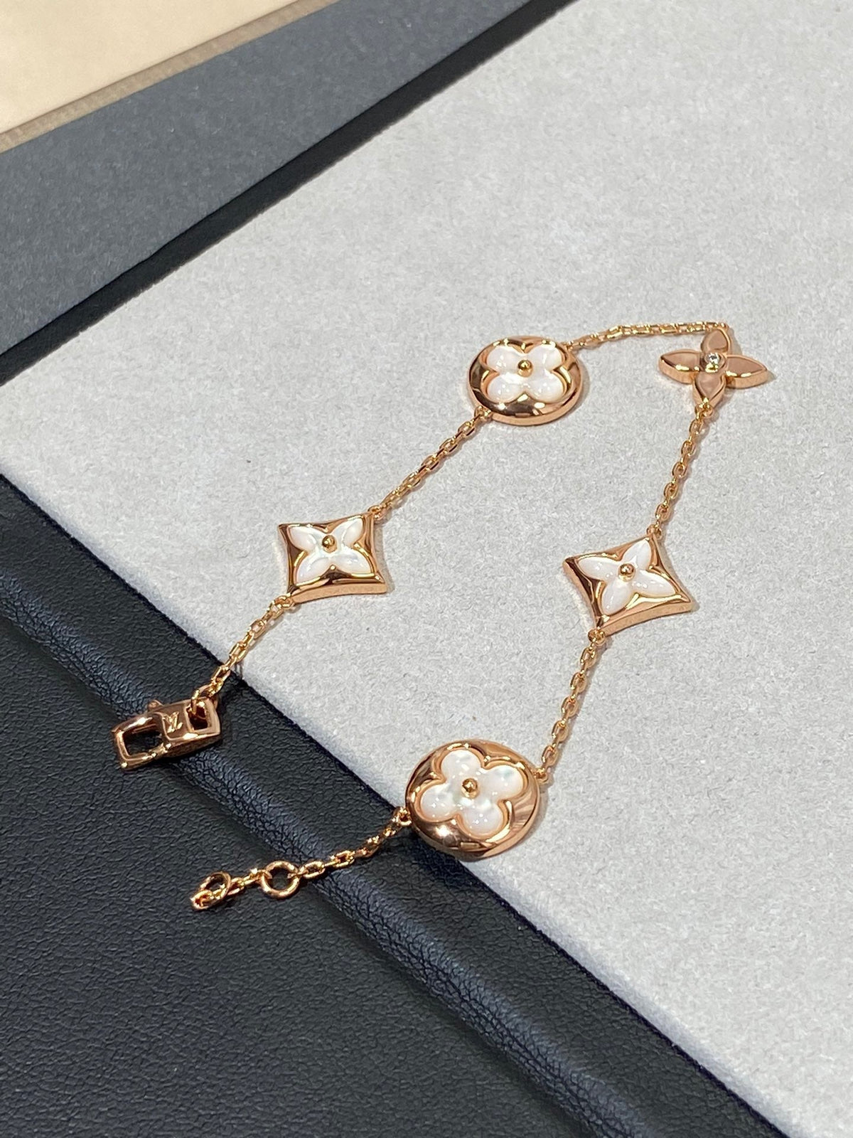 [⭐Hyrra Jewelry]STAR AND SUN 5 MOTIF MOP PINK GOLD BRACELET