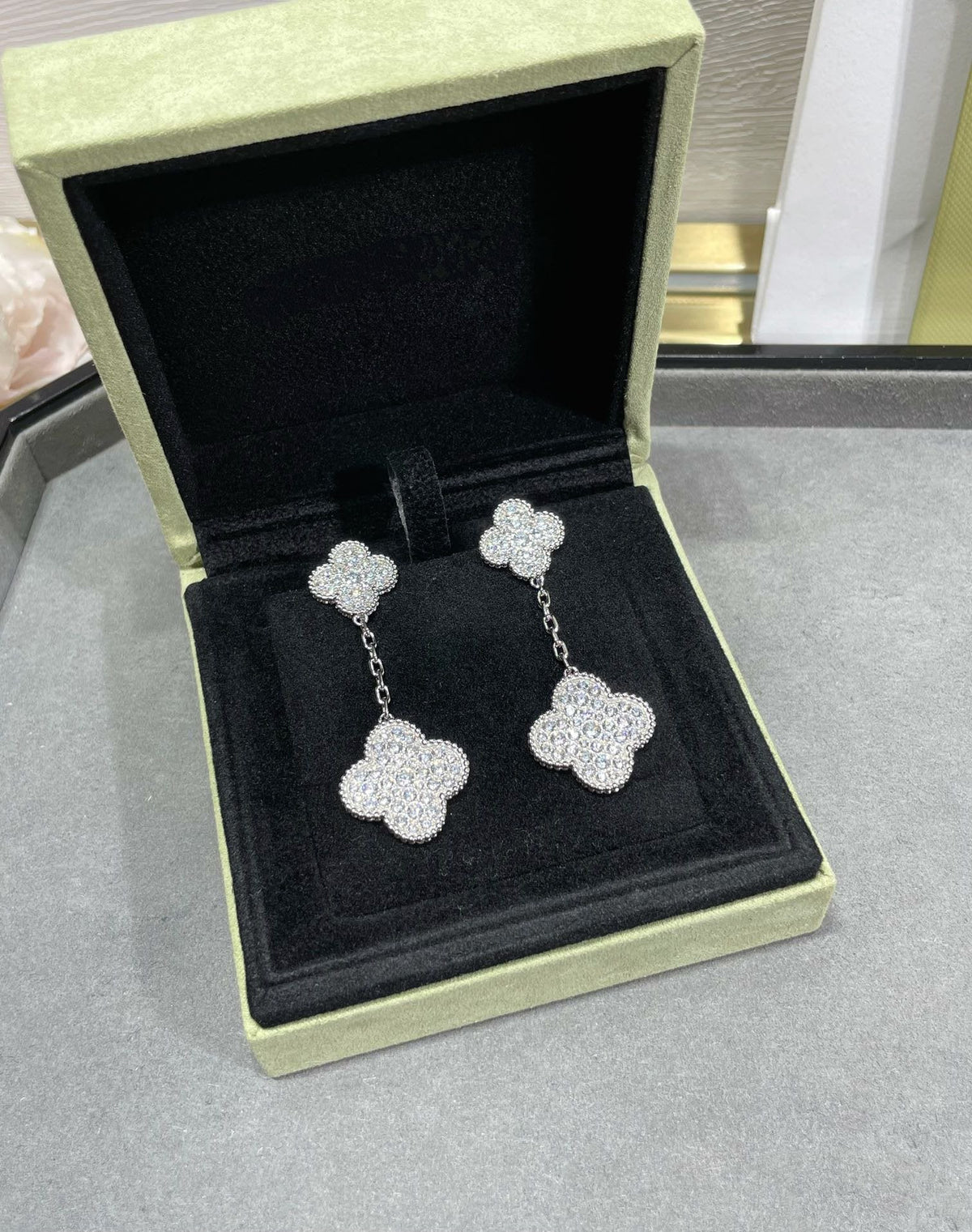 [⭐Hyrra Jewelry]CLOVER 2 MOTIFS DIAMOND PAVED SILVER EARRINGS