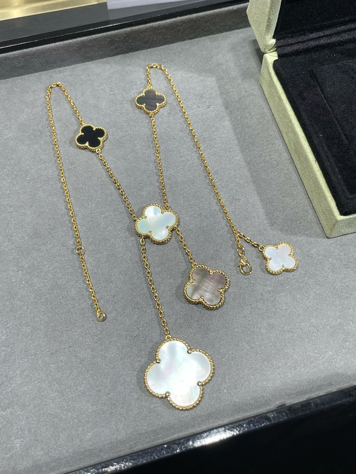 [⭐Hyrra Jewelry]CLOVER 6 MOTIF MOP ONYX GOLD NECKLACE