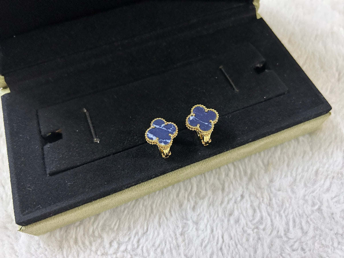 [⭐Hyrra Jewelry]CLOVER PIETERSITE MEDIUM STUD EARRINGS