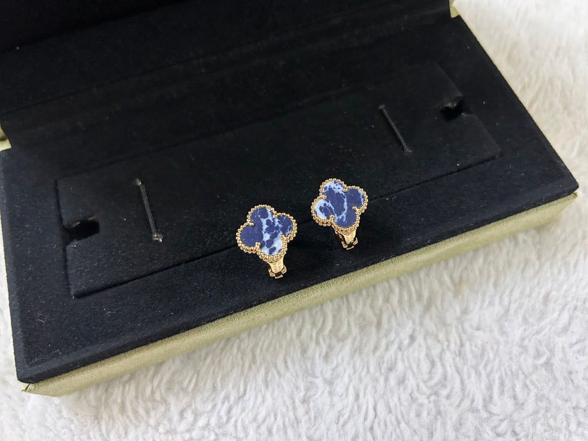 [⭐Hyrra Jewelry]CLOVER PIETERSITE MEDIUM STUD EARRINGS