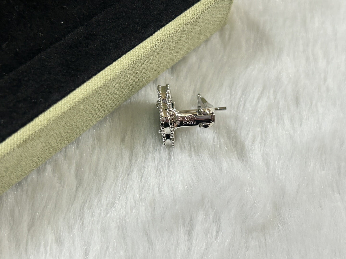 [⭐Hyrra Jewelry]CLOVER PIETERSITE MEDIUM STUD EARRINGS