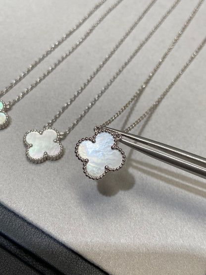 [⭐Hyrra Jewelry]CLOVER MEDIUM SILVER WHITE MOP NECKLACE