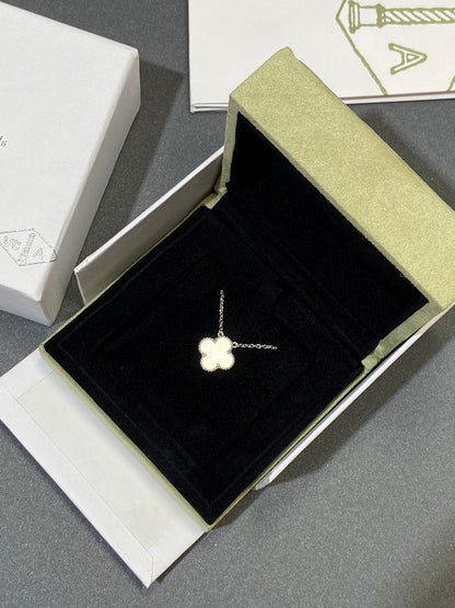[⭐Hyrra Jewelry]CLOVER MEDIUM SILVER WHITE MOP NECKLACE