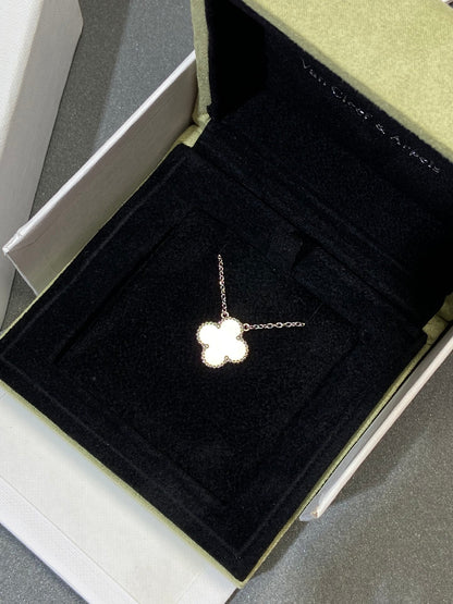 [⭐Hyrra Jewelry]CLOVER MEDIUM SILVER WHITE MOP NECKLACE