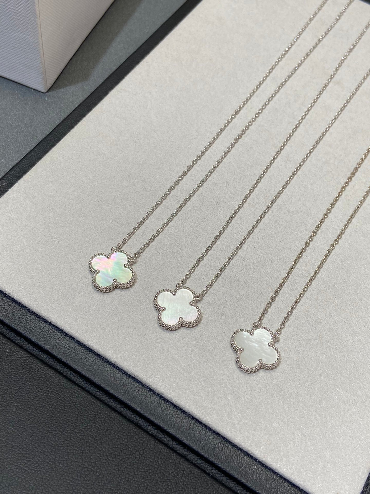 [⭐Hyrra Jewelry]CLOVER MEDIUM SILVER WHITE MOP NECKLACE