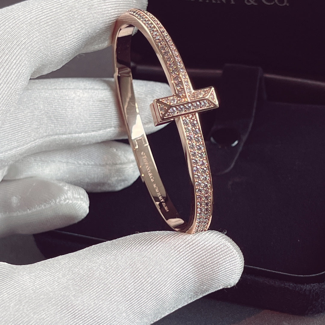[Hyrra Jewelry]T1 WIDE HINGED BANGLE DIAMOND PAVED BRACELET