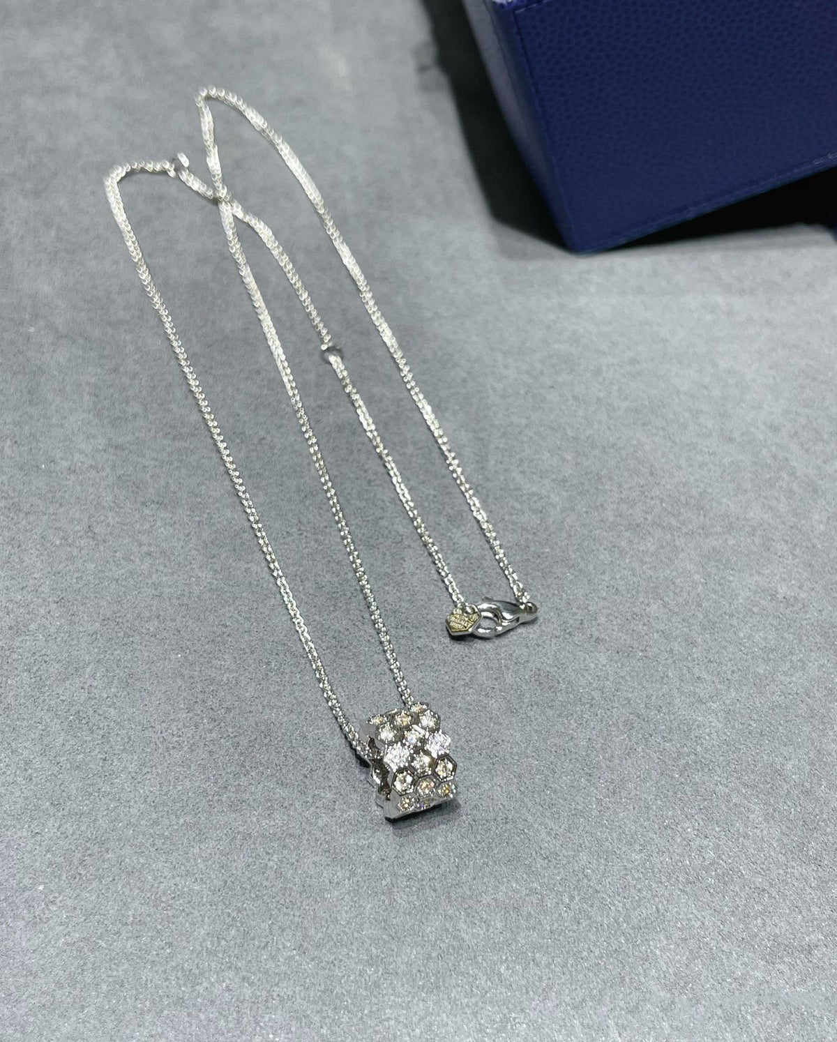 [⭐Hyrra Jewelry]BEE LOVE DIAMOND PAVED 3 ROW NECKLACE