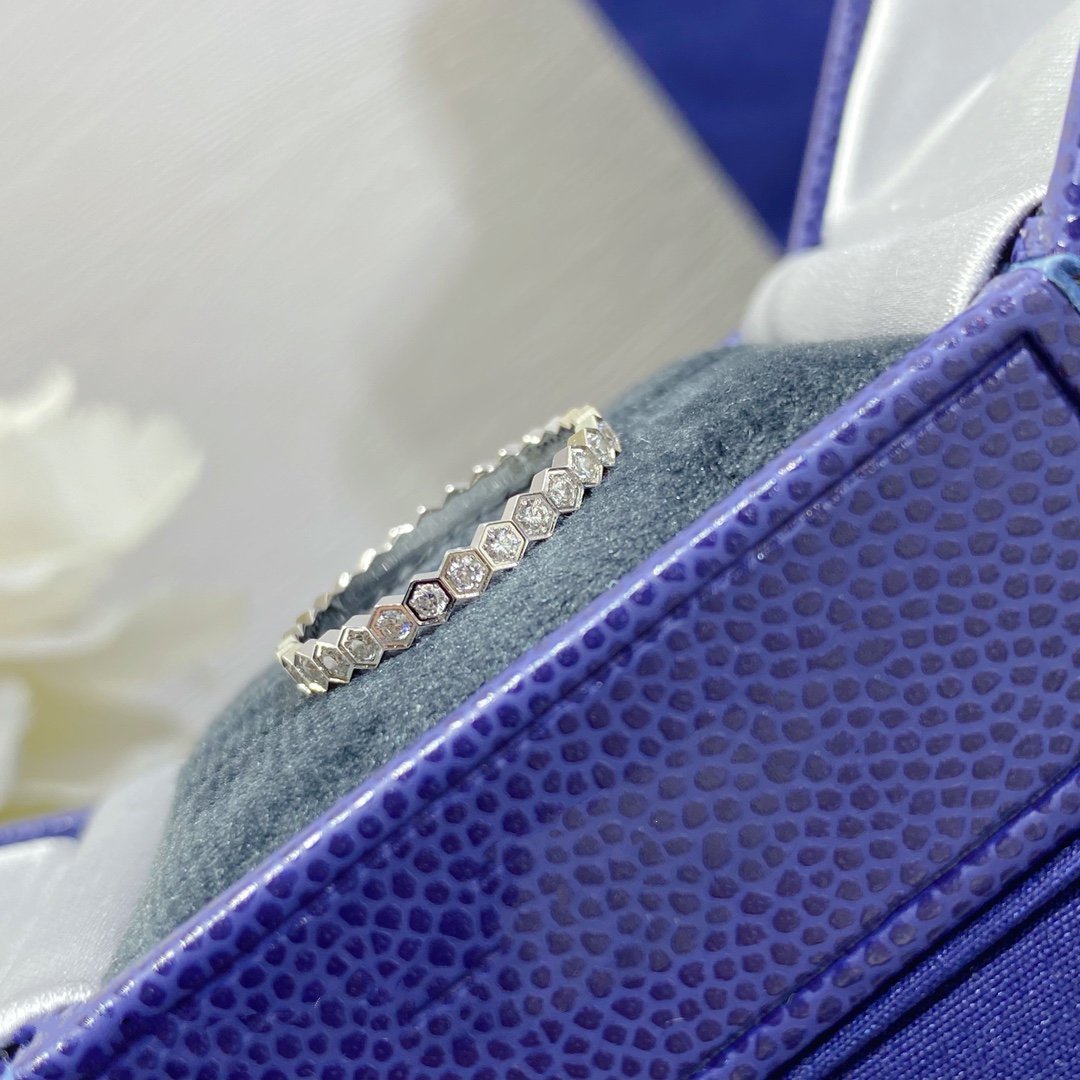 [⭐Hyrra Jewelry]BEE LOVE DIAMOND PAVED SMALL RING