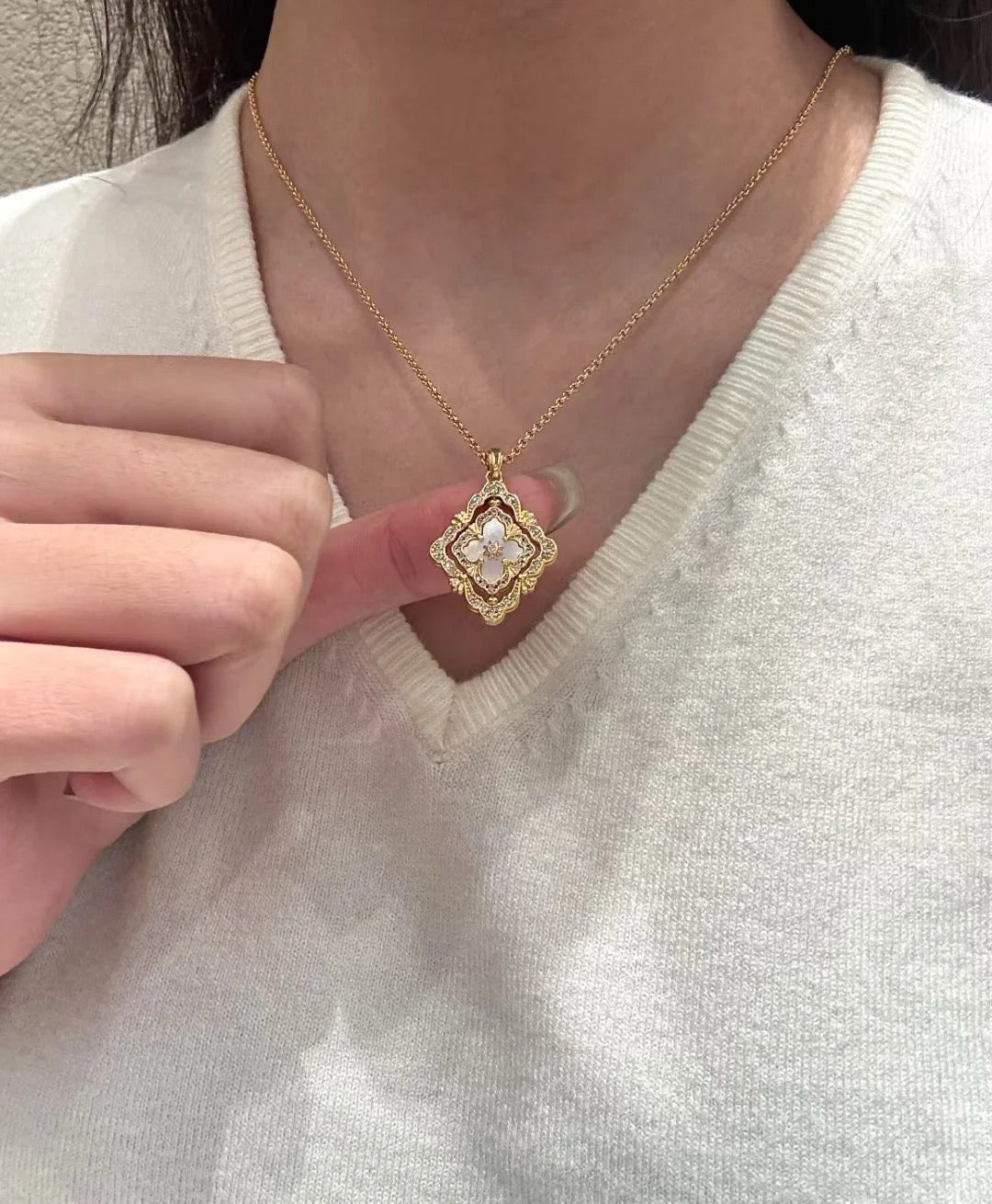 [⭐Hyrra Jewelry] B.C.L ENAMEL ROTATING SINGLE-DIAMOND NECKLACE（Various colors）