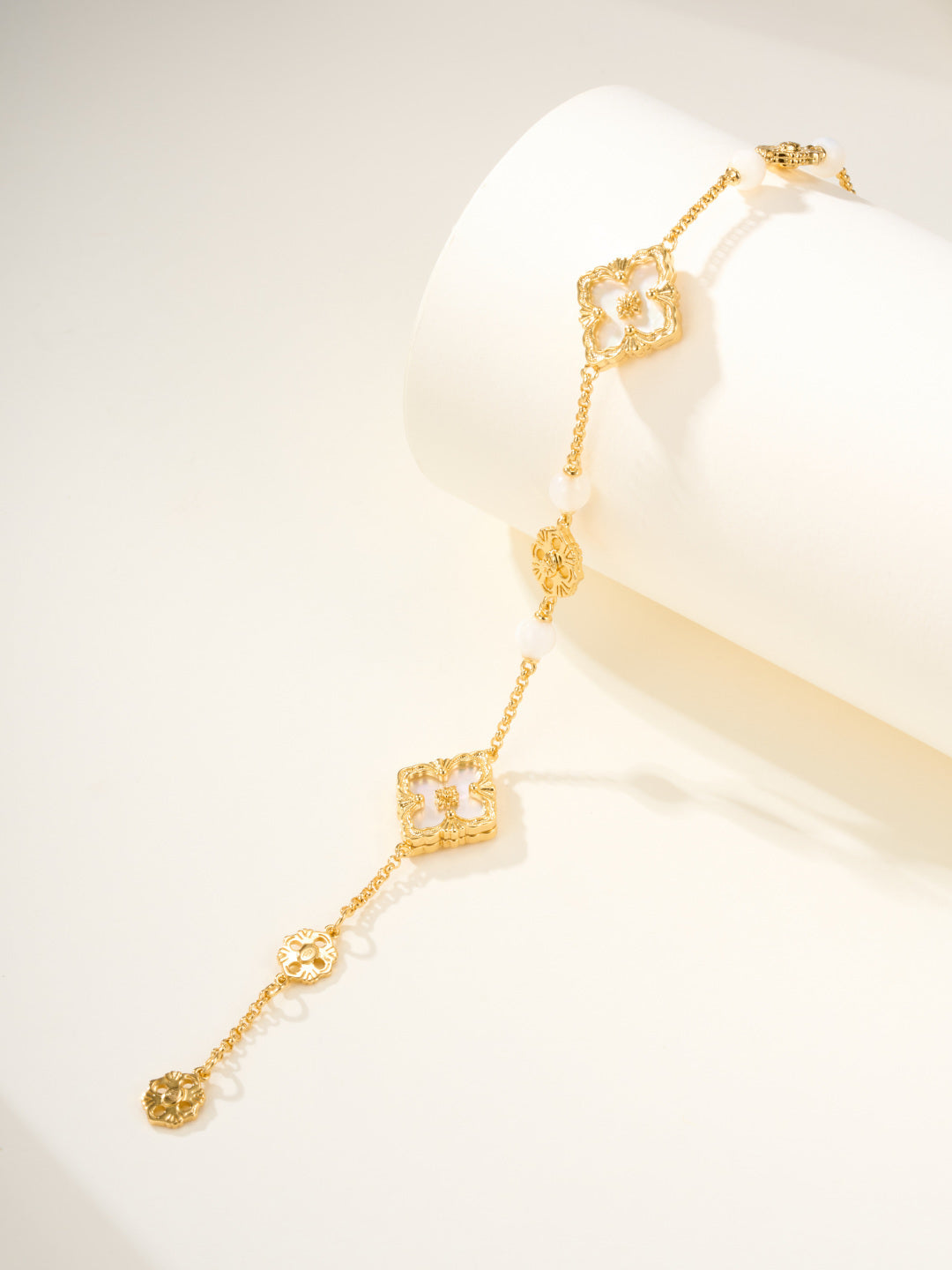 [⭐Hyrra Jewelry]B.C.L ENAMELED Three-Flower Bracelet（Trumpet)